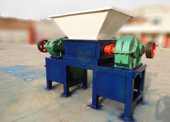 Chiny Sprzęt do rozdrabniania opon elektrycznych, gumowa okruchy maszyna 380V / 50Hz / 3 fazy dostawca